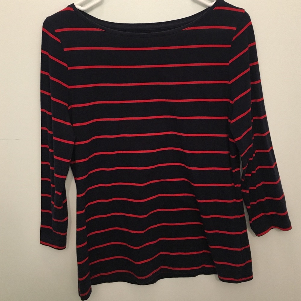 Quarter sleeve t shirt.